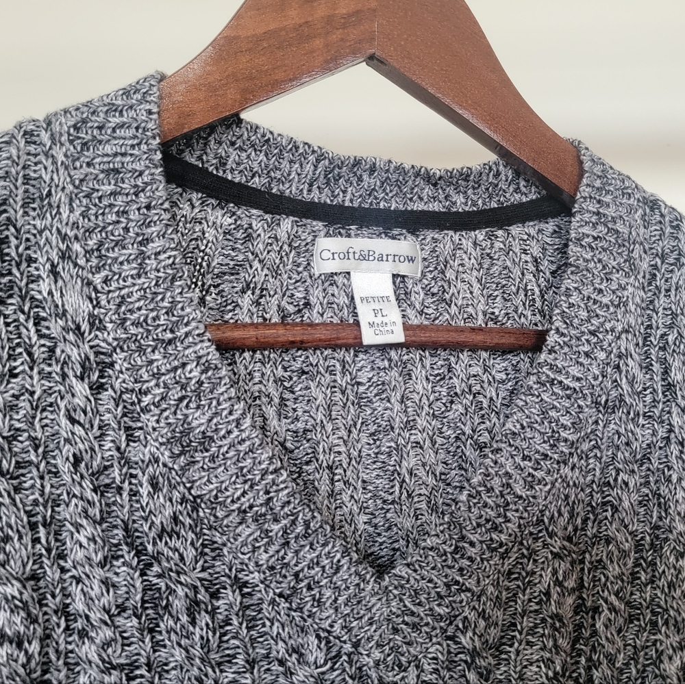 100% Cotton Croft & Barrow Women's Black and White V-Neck Sweater